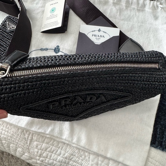 New Release Prada triangle crochet bag NWOT - Picture 4 of 6